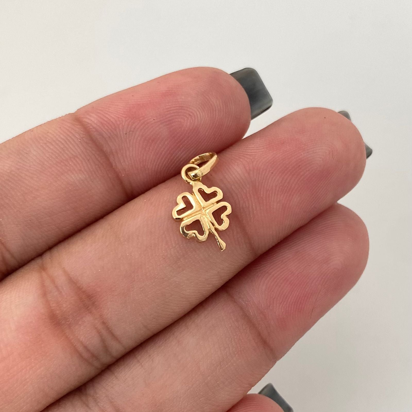 Dije trebol liso Oro amarillo 18k 0,65 Gr / 1,7 Cm